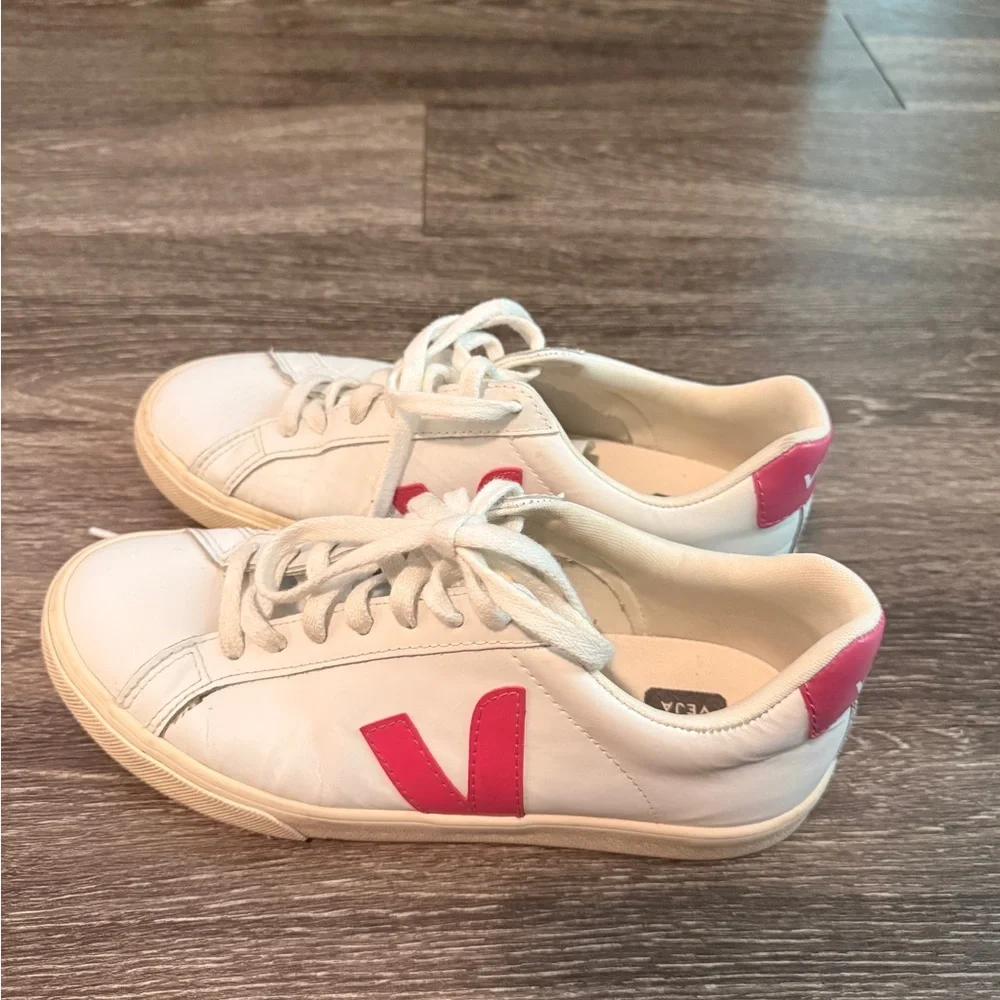 Veja Women's White and Pink Sneakers